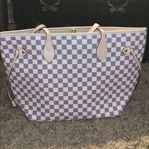 Reserved! Cream daisy rose tote